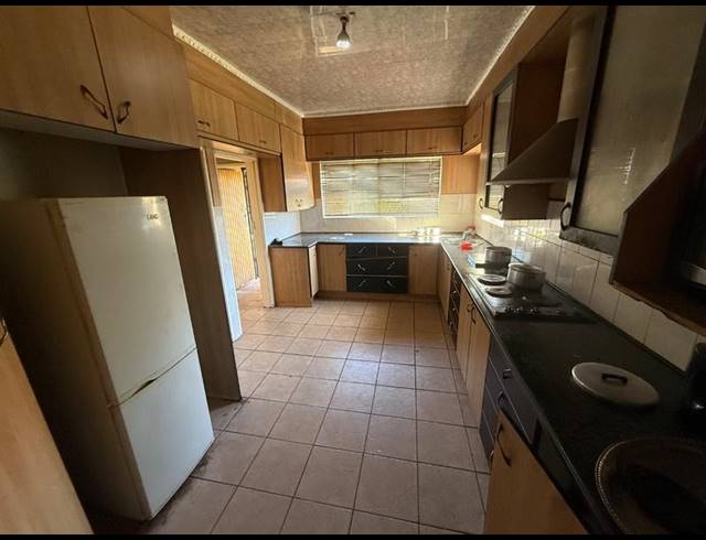 7 BEDROOM HOUSE FOR SALE IN VANDERBIJLPARK CE 3